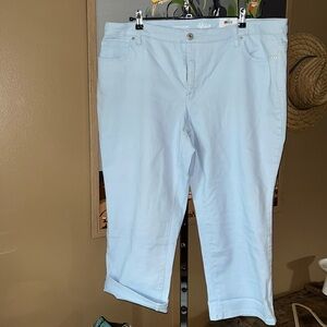 LAST CHANCE NWT Jeans Mid rise curvy Capri 20W PLUS SIZE 12” rise 24” inseam